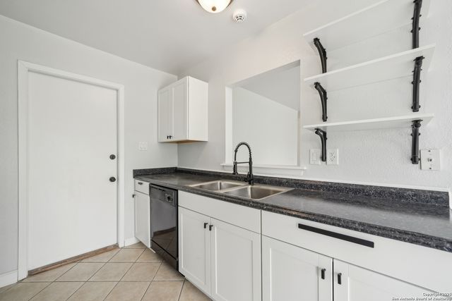 3703 Charles Conrad, Kirby, TX 78219