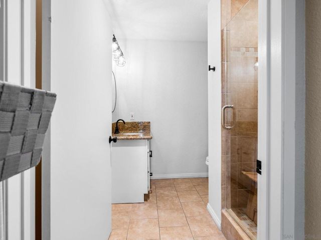 2400 Altisma Way B, Carlsbad, CA 92009