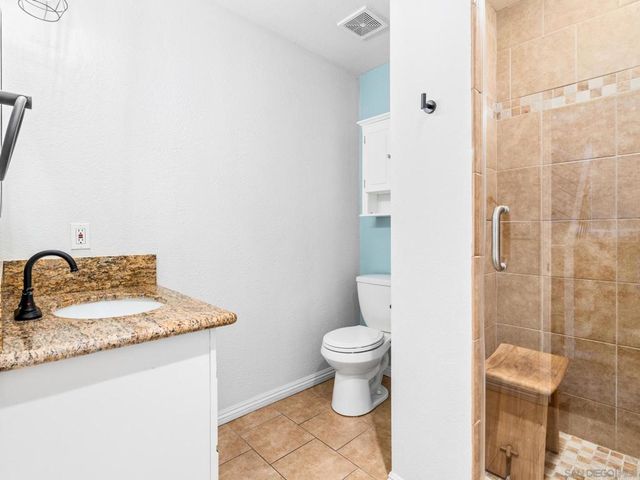 2400 Altisma Way B, Carlsbad, CA 92009