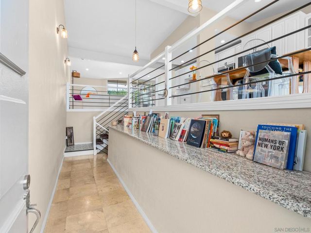 2400 Altisma Way B, Carlsbad, CA 92009