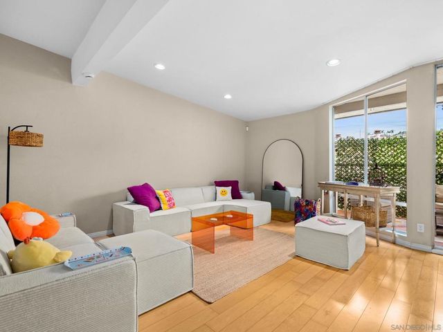 2400 Altisma Way B, Carlsbad, CA 92009