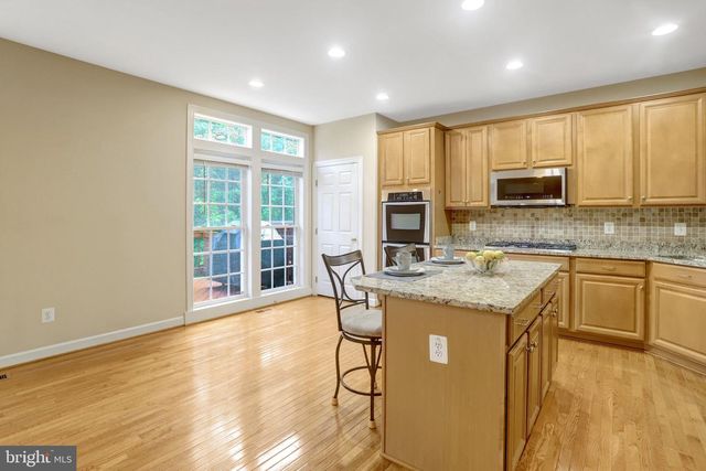 4694 HELEN WINTER TER, Alexandria, VA 22312
