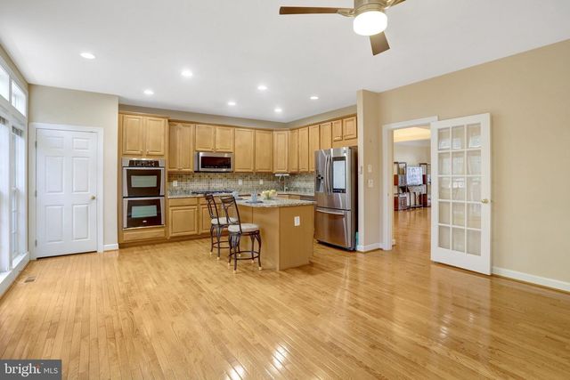 4694 HELEN WINTER TER, Alexandria, VA 22312