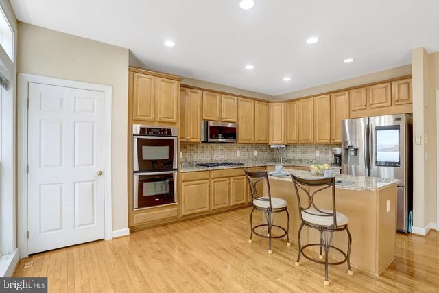 4694 HELEN WINTER TER, Alexandria, VA 22312