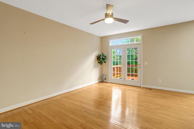 4694 HELEN WINTER TER, Alexandria, VA 22312