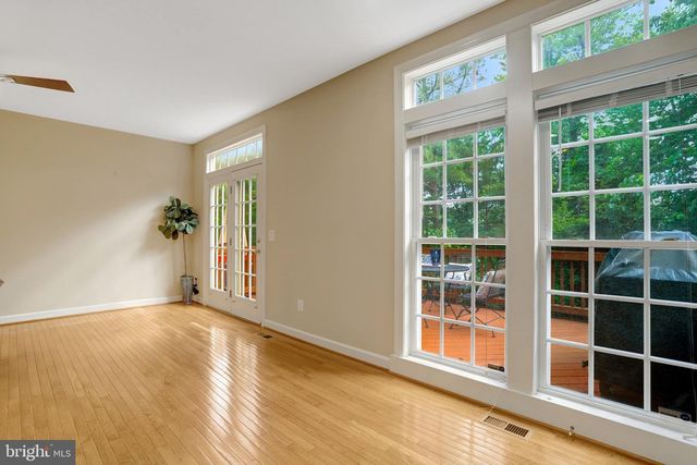 4694 HELEN WINTER TER, Alexandria, VA 22312