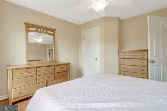 4694 HELEN WINTER TER, Alexandria, VA 22312