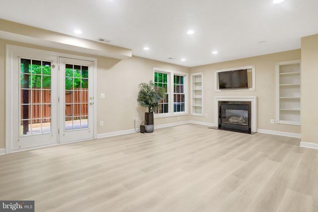 4694 HELEN WINTER TER, Alexandria, VA 22312