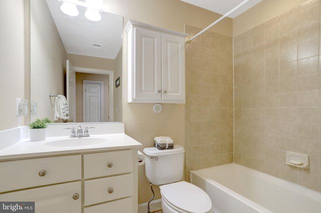 4694 HELEN WINTER TER, Alexandria, VA 22312