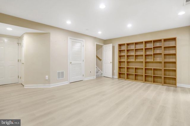 4694 HELEN WINTER TER, Alexandria, VA 22312