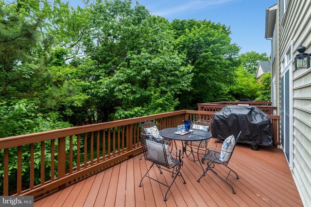4694 HELEN WINTER TER, Alexandria, VA 22312