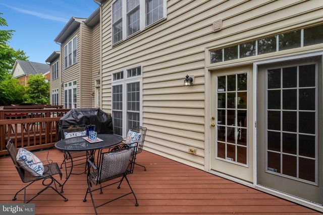 4694 HELEN WINTER TER, Alexandria, VA 22312