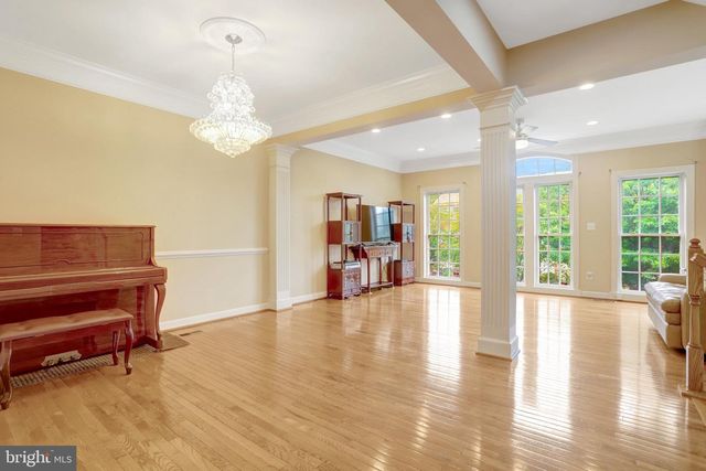 4694 HELEN WINTER TER, Alexandria, VA 22312