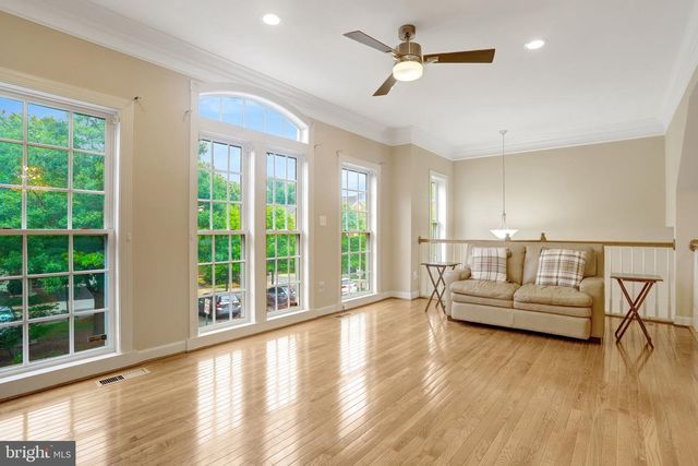 4694 HELEN WINTER TER, Alexandria, VA 22312