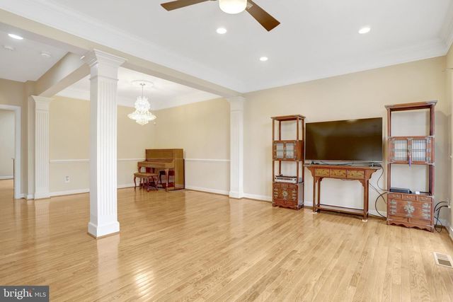 4694 HELEN WINTER TER, Alexandria, VA 22312