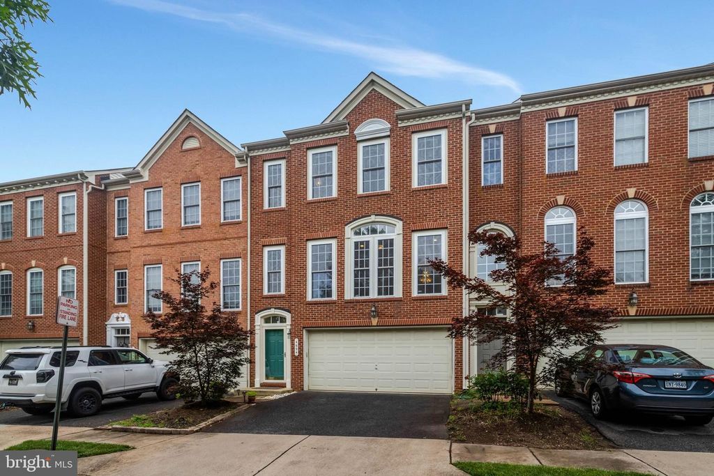4694 HELEN WINTER TER, Alexandria, VA 22312