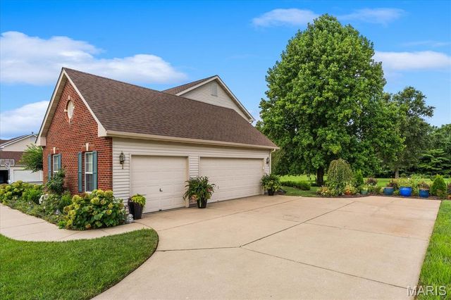 4301 Woodfield Place, Belleville, IL 62226