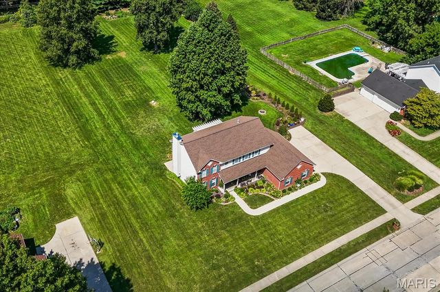 4301 Woodfield Place, Belleville, IL 62226