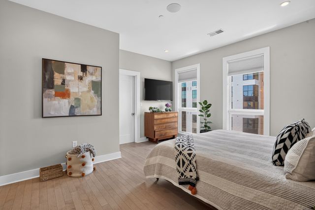 232 Old Colony Ave 506a, Boston, MA 02127