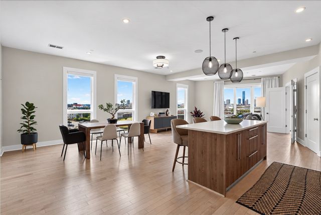 232 Old Colony Ave 506a, Boston, MA 02127