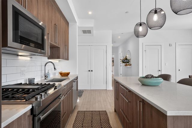 232 Old Colony Ave 506a, Boston, MA 02127