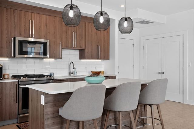 232 Old Colony Ave 506a, Boston, MA 02127
