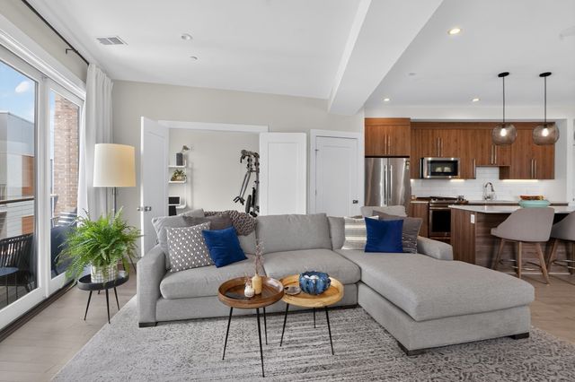 232 Old Colony Ave 506a, Boston, MA 02127