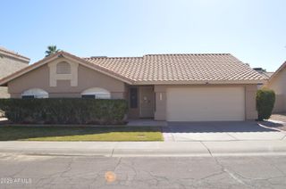 4235 E WINDMERE Drive, Phoenix, AZ 85048