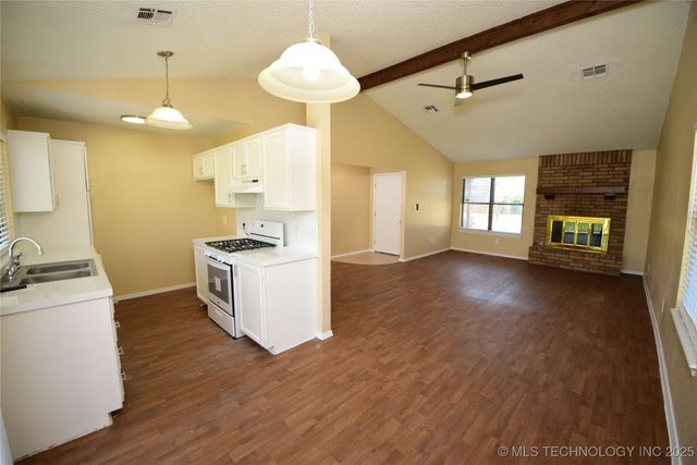 17603 S SANTE FE Street, Mounds, OK 74047