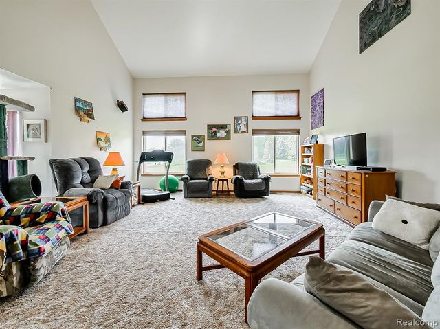 6398 High Valley Drive, White Lake, MI 48383