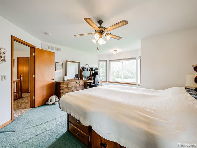 6398 High Valley Drive, White Lake, MI 48383