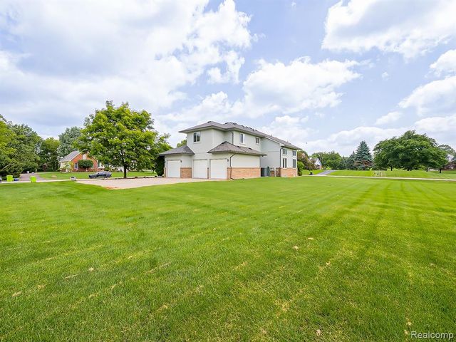 6398 High Valley Drive, White Lake, MI 48383