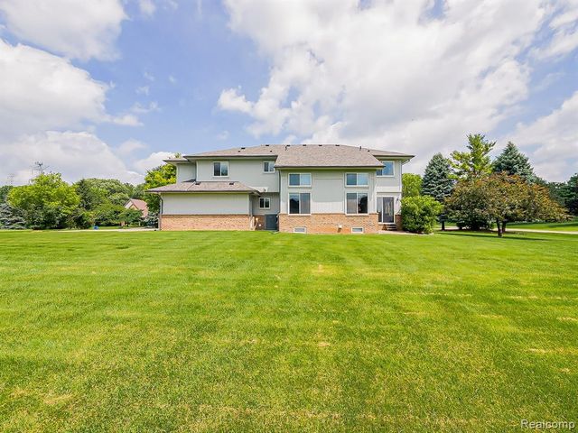 6398 High Valley Drive, White Lake, MI 48383
