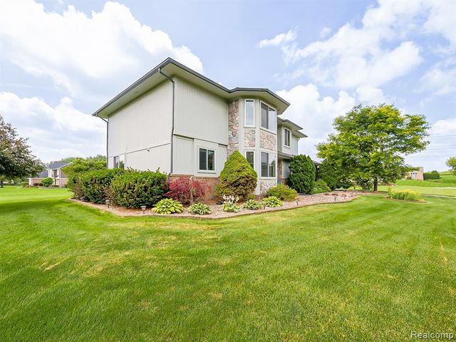 6398 High Valley Drive, White Lake, MI 48383