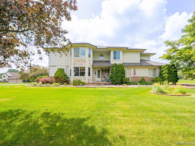 6398 High Valley Drive, White Lake, MI 48383