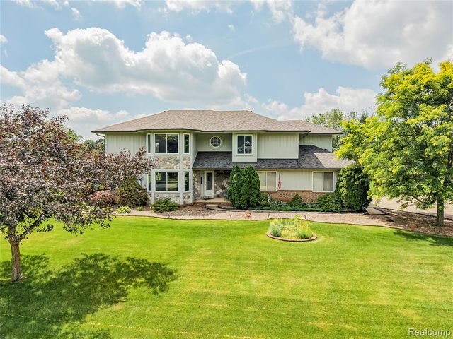 6398 High Valley Drive, White Lake, MI 48383