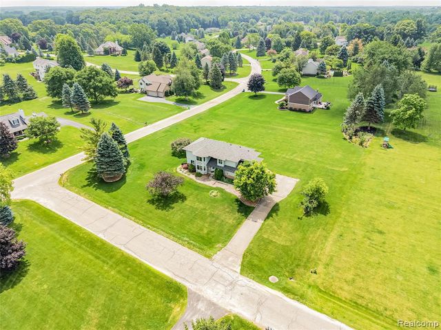 6398 High Valley Drive, White Lake, MI 48383