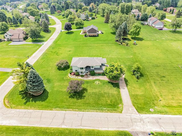 6398 High Valley Drive, White Lake, MI 48383