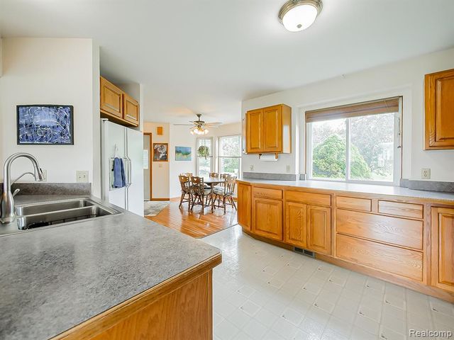 6398 High Valley Drive, White Lake, MI 48383