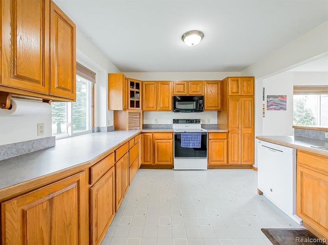 6398 High Valley Drive, White Lake, MI 48383