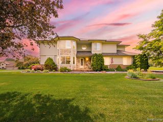 6398 High Valley Drive, White Lake, MI 48383