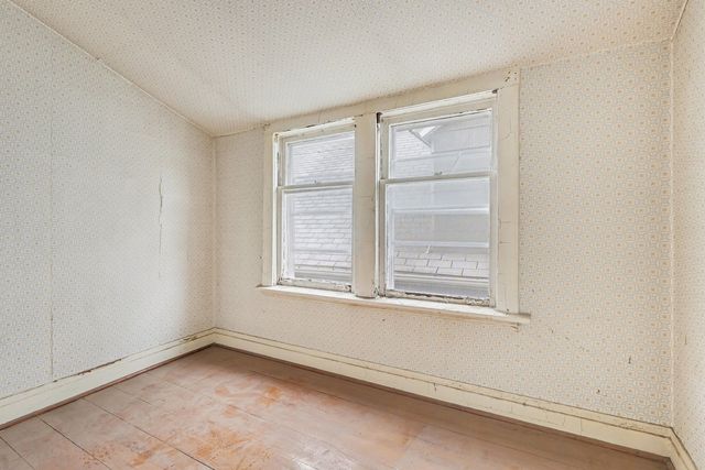 5032 W Gunnison Street, Chicago, IL 60630