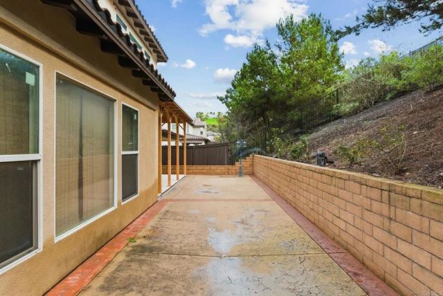 441 Adobe Estates Dr, Vista, CA 92083