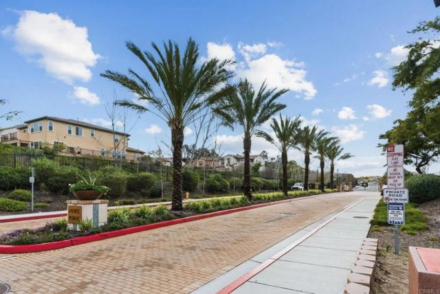 441 Adobe Estates Dr, Vista, CA 92083