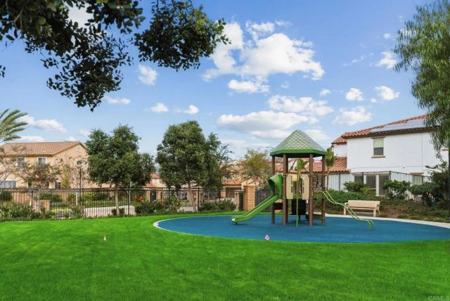 441 Adobe Estates Dr, Vista, CA 92083