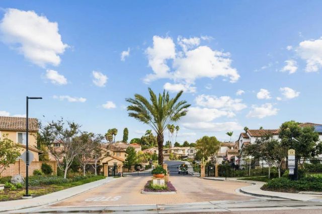 441 Adobe Estates Dr, Vista, CA 92083