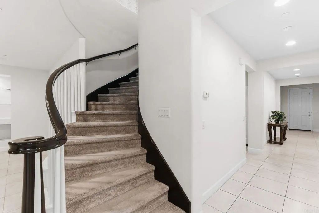 441 Adobe Estates Dr, Vista, CA 92083