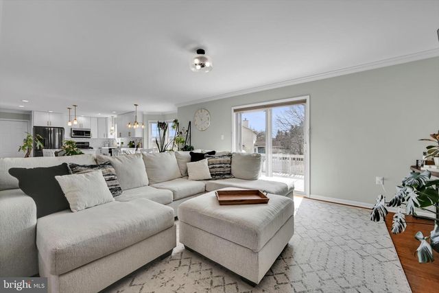 6809 DRAKE DR, Harrisburg, PA 17112