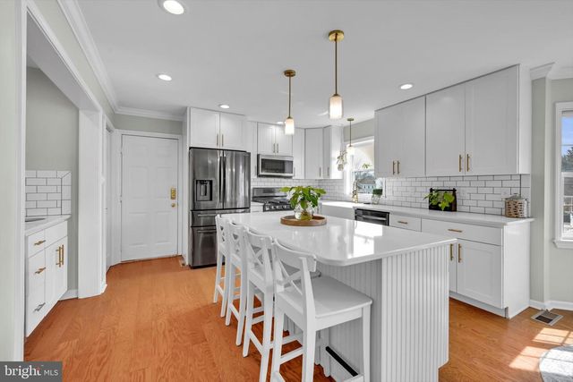 6809 DRAKE DR, Harrisburg, PA 17112