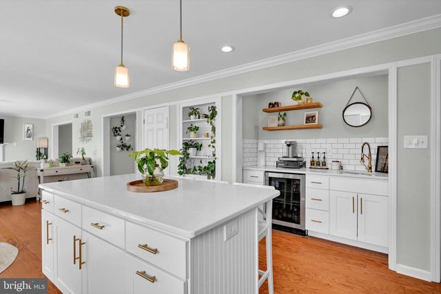 6809 DRAKE DR, Harrisburg, PA 17112